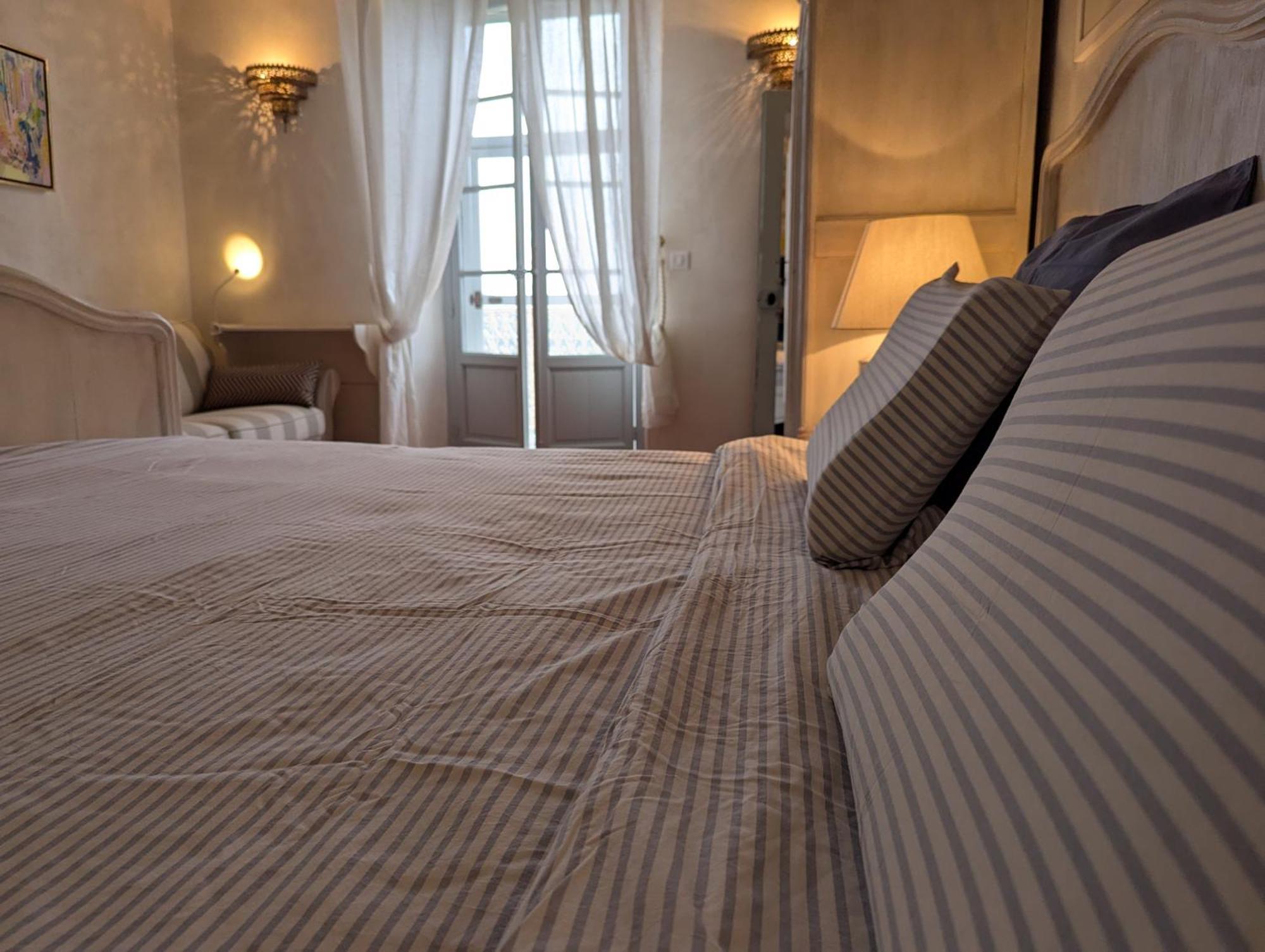 Les Chapeliers Bed & Breakfast Claviers Ngoại thất bức ảnh